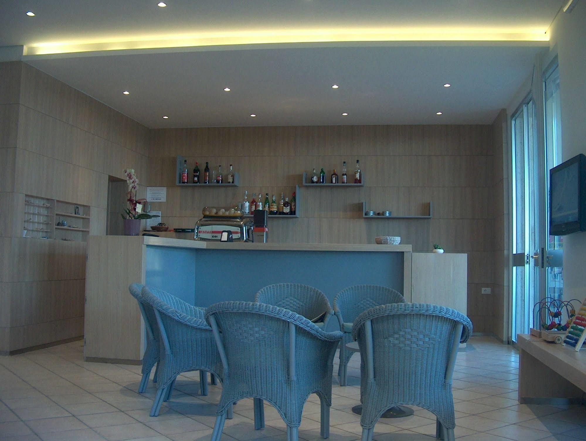 Hotel Trevi Белариа-Игеа Марина Екстериор снимка