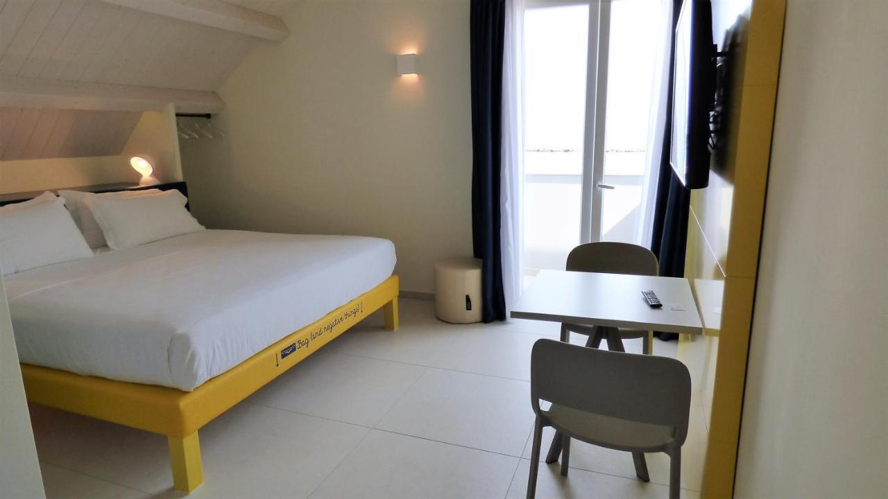 Hotel Trevi Белариа-Игеа Марина Екстериор снимка